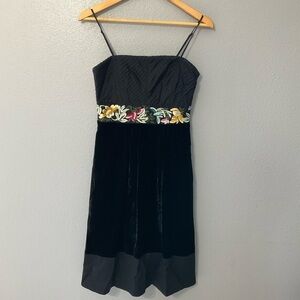 ANTHROPOLOGIE x FLOREAT Enchanted embroidery black velvet Dress size 2 D95